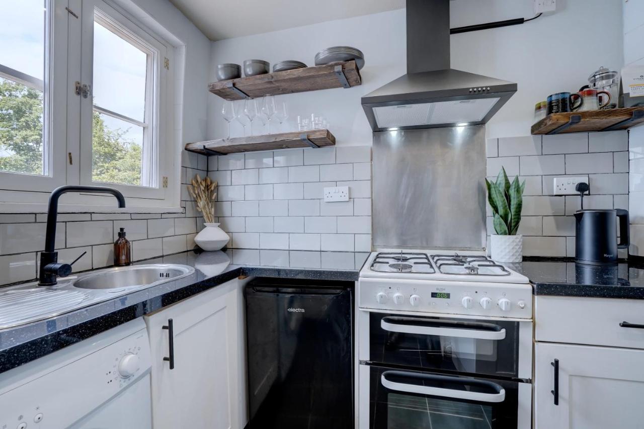 נורוויץ'' Stunning Designer Apartment In An Ancient Building מראה חיצוני תמונה