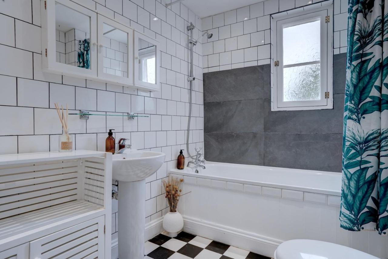 נורוויץ'' Stunning Designer Apartment In An Ancient Building מראה חיצוני תמונה